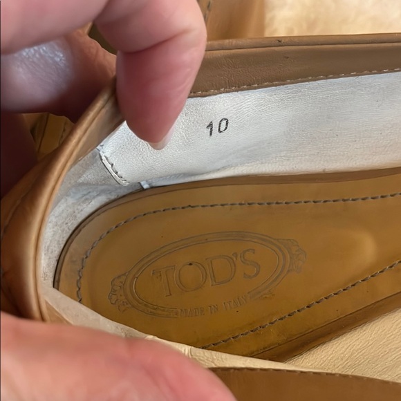 Tod's Tan Leather Flats with Bow Accent - Picture 2 of 5